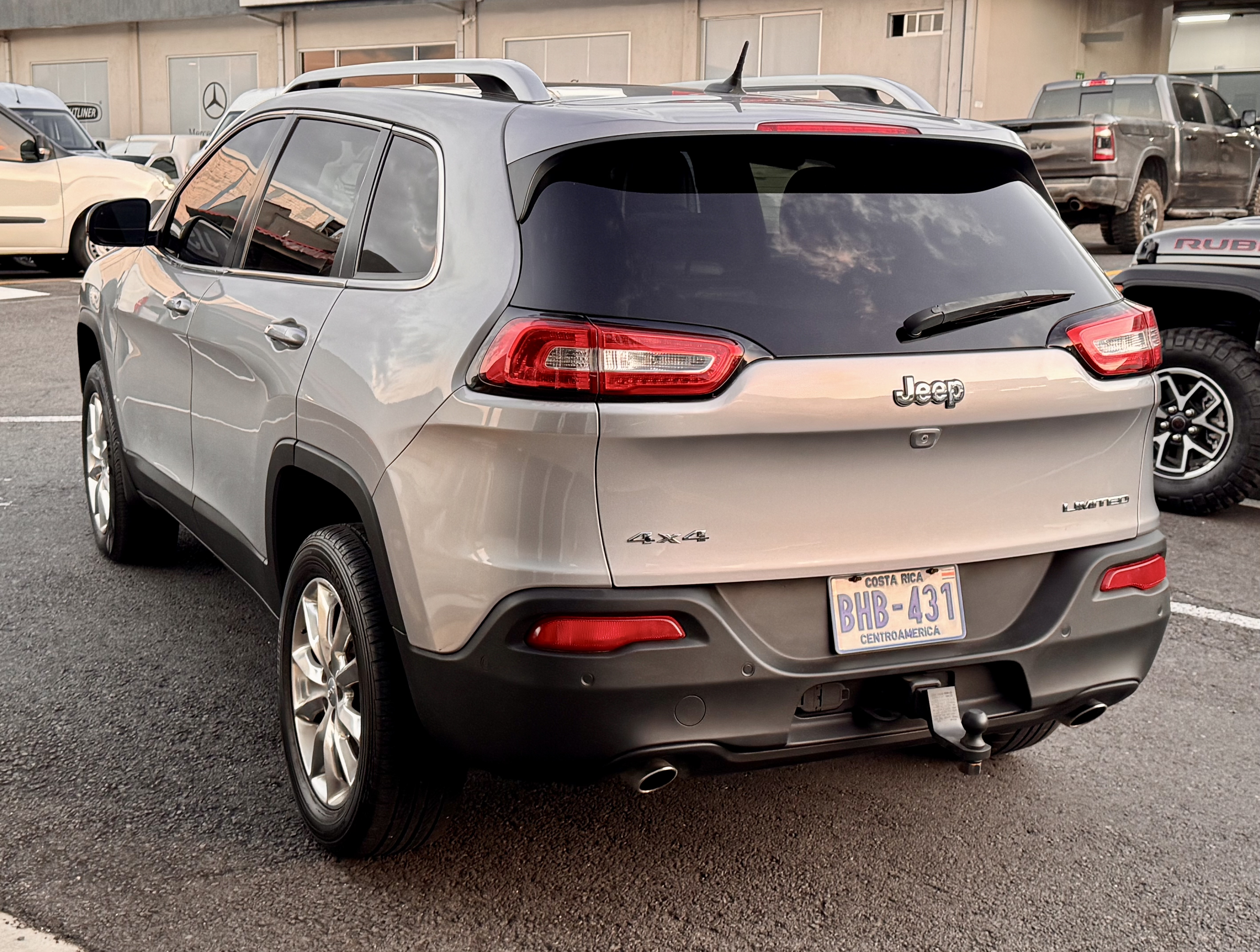 JEEP CHEROKEE
